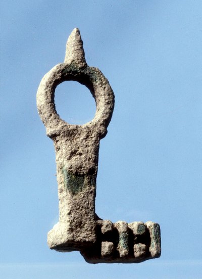 Chiave della porta di casa trovata negli scavi di Tiberio, tardo periodo romano - primo periodo bizantino da Roman