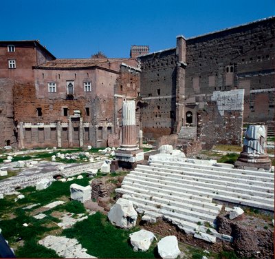 Foro Imperiale (foro di Augusto): vista del tempio di Marte Ultore. 2 a.C. Roma da Roman