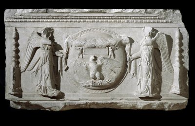 Frammento di rilievo in marmo dalla Piazza della Consolazione a Roma da Roman