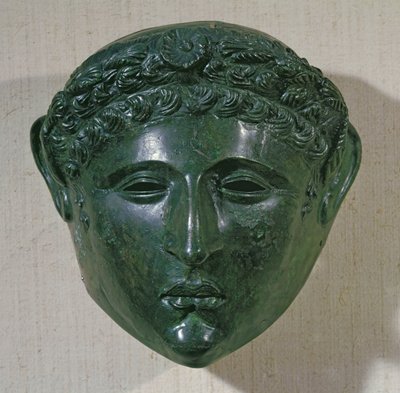 Maschera da un elmo da parata, da Hirchova, Romania da Roman