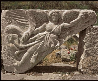 Nike. Bassorilievo del II secolo da Roman