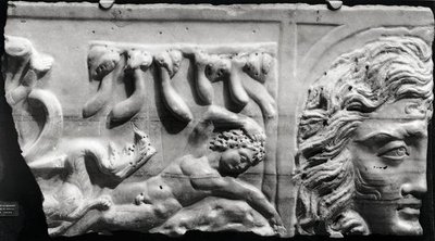 Rilievo che raffigura Giona e la balena, dalle catacombe di Santa Priscilla, Roma da Roman