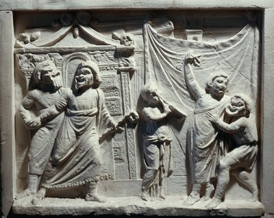 Rilievo di scena teatrale dalla commedia 