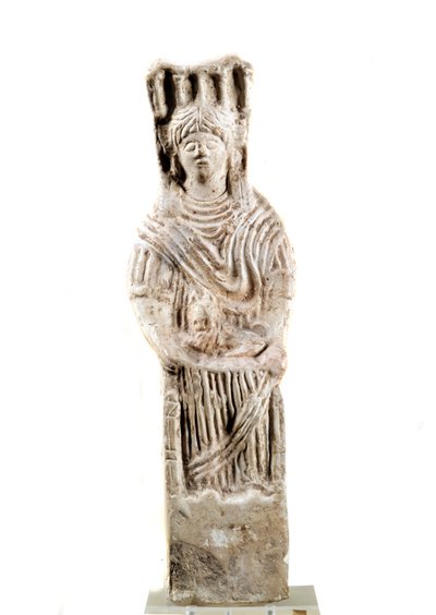 Rappresentazione della divinità Cibele seduta su un trono. Intorno al III secolo a.C. Saint Germain, Museo delle Antichità da Roman