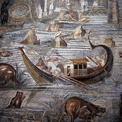 Nave fluviale del I secolo a.C. (dettaglio) del mosaico di Palestrina. Il timone è a poppa e doppio. Questo mosaico proviene dal Tempio della Fortuna ed è ora conservato a Palazzo Barberini da Roman