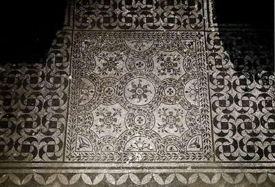 Arte romana: dettaglio dei mosaici del pavimento di Villa Adriana a Tivoli da Roman