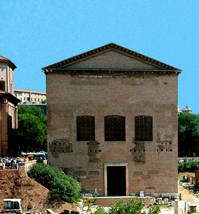 Foro Romano: vista della Curia, luogo di incontro del Senato da Roman