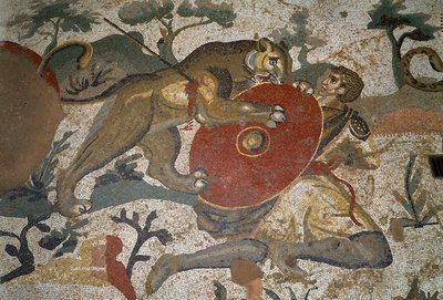 Arte romana: un cacciatore attaccato da una leonessa si protegge con il suo scudo. (dettaglio) da Roman