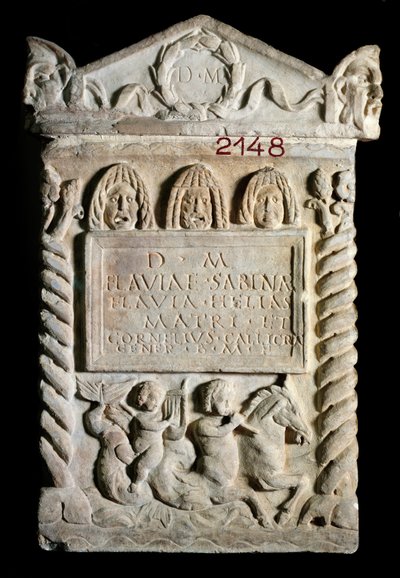 Arte romana: urna cineraria in marmo di Parigi di Flavia Sabina, offerta dalla figlia e dal genero. II secolo d.C. da Roma. Museo del Louvre da Roman