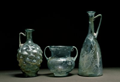 Arte romana: bottiglie e brocca in vetro. I e II secolo d.C. Museo Nacional de Arte Romano Madrid da Roman
