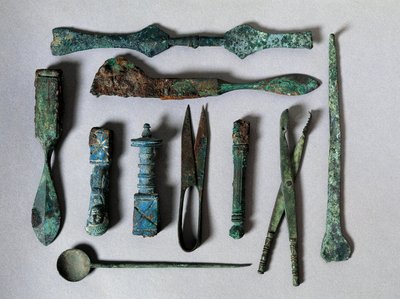 Strumenti chirurgici dalla Casa del Chirurgo a Pompei da Roman