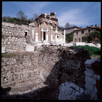 Arte romana: vista del Campidoglio (capitolium), 73 d.C., Brescia, Italia da Roman