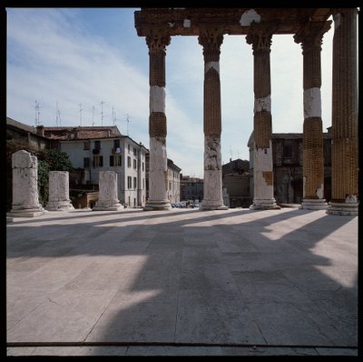 Arte romana: vista del Campidoglio (capitolium), 73 d.C., Brescia, Italia da Roman