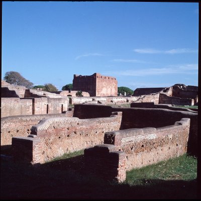 Arte romana: vista delle rovine del sito archeologico di Ostia da Roman