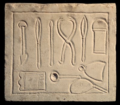 Strumenti chirurgici (rilievo) da Roman