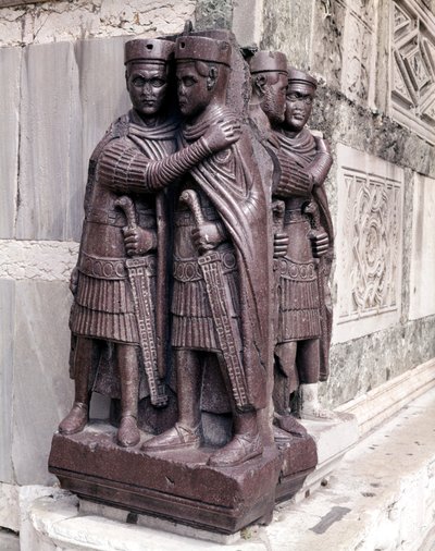 Tetrarchi. Sculture in porfido rosso del IV secolo. Venezia, Piazza San Marco. da Roman