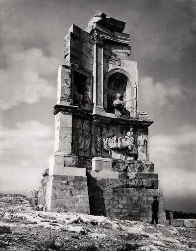 Il Monumento di Filopappo (90-115) c.116 da Roman