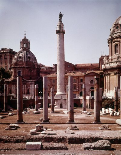 Il foro di Traiano e la colonna di Traiano (Colonna Traiana) a Roma costruita durante il regno dell