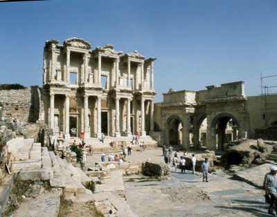 Veduta della biblioteca di Celso, costruita nel 117 (dettaglio del fregio) da Roman
