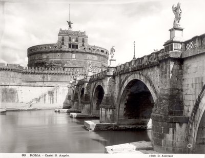 Vista del castello e del ponte, costruito 135-39 d.C., visto dalle rive del Tevere da Roman