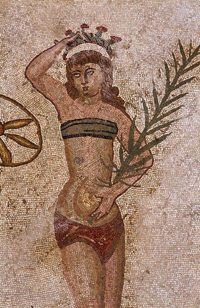 Giovani romani impegnati in esercizi fisici. Indossano un perizoma intorno ai reni e uno strophium (antenato del reggiseno) sul petto. Un perizoma intorno ai reni. Il ramo di palma che tengono è un simbolo di vittoria. Mosaico romano del III-IV secolo dell da Roman