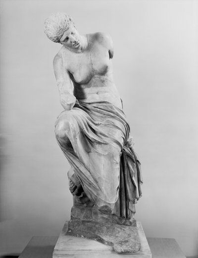 Statua di una Musa seduta da Roman Imperial Period