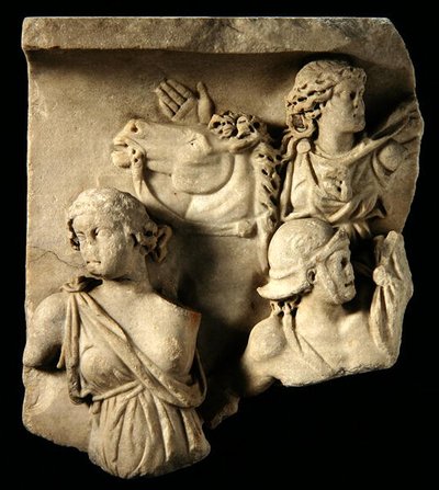 Un frammento di scultura in altorilievo da Roman Roman
