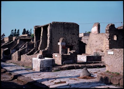 Incrocio tra cardo V e decumano inferiore da Roman Roman