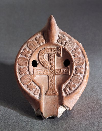 Lampada decorata con Chi-Rho, terracotta da Roman Roman
