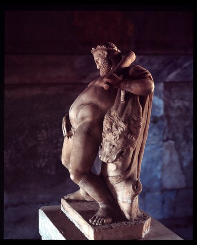 Ercole ubriaco. Scultura della Casa dei Cervi, V secolo a.C.-I secolo d.C. da Roman Roman