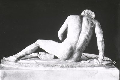Galata morente, copia di un originale greco del c.230-220 a.C. di Epigonos (vista posteriore) da Roman Roman