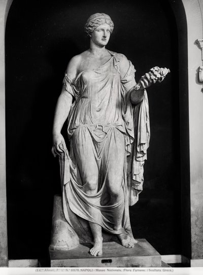 Statua femminile chiamata Flora Farnese, II-III secolo d.C. da Roman Roman
