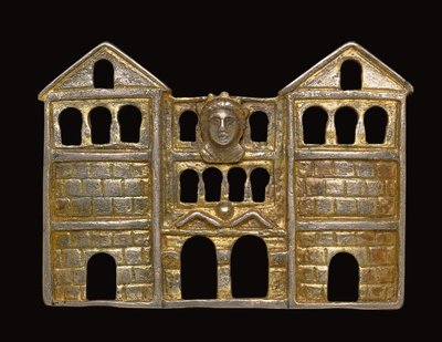 Fibula a forma di cancello tripartito a tre piani di muratura rustica, c. III - inizio IV secolo d.C. da Roman Roman