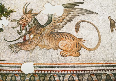 Mosaico raffigurante una tigre-grifone che mangia una lucertola, Arasta Bazaar, Moschea di Sultan Ahmet, Istanbul da Roman Roman