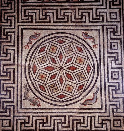 Arte romana: mosaico decorato con delfini. Nîmes, museo di archeologia da Roman Roman