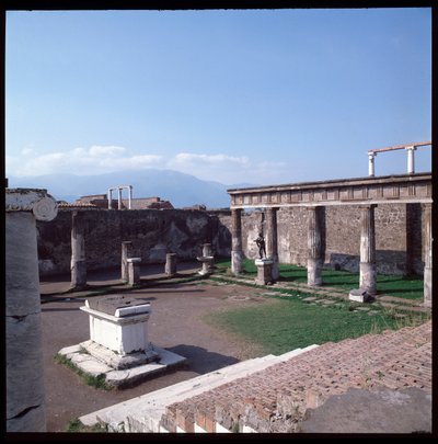 Arte romana: vista del tempio di Apollo nel sito archeologico di Pompei (IV secolo a.C.-II secolo a.C.) Italia da Roman Roman