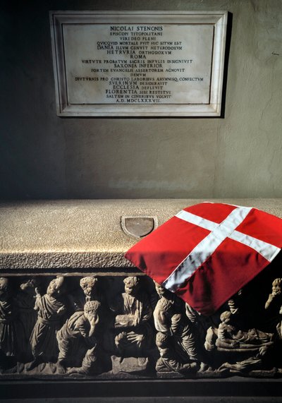 Sarcófago romano usato come tomba di Niccolò Stenone (Niels Stensen) da Roman Roman