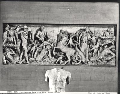 Sarcofago che raffigura Marte e Rea Silvia da Roman Roman