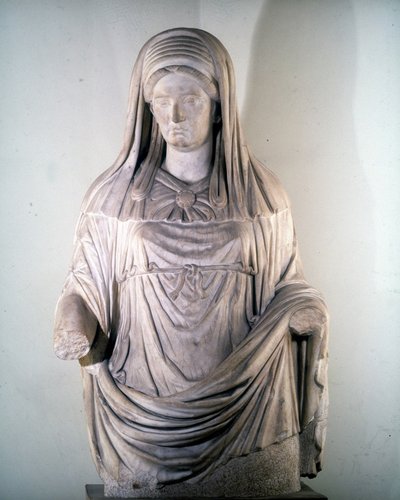 Scultura della vestale Massima. Museo Nazionale Romano. Roma da Roman Roman