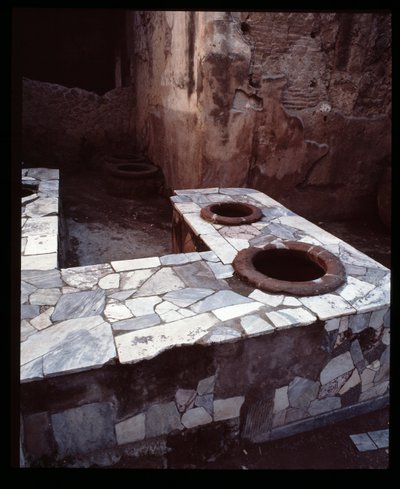 Bancone di marmo del thermopolium da Roman Roman