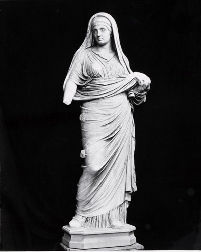 Vestale (marmo) (foto b/n) da Roman Roman