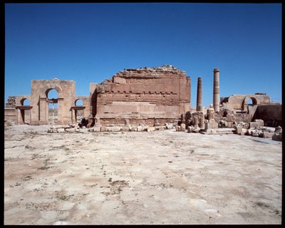 Veduta del tempio romano da Roman Roman