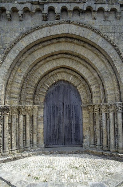 Chiesa del XII secolo con una bella facciata poitevina (stile romanico). Chaize-Giraud in Vandea (85). da Romanesque