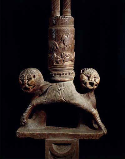 Dettaglio del candelabro pasquale con leoni da Romanesque