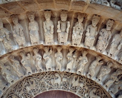 (dettaglio) delle sculture del portale sud da Romanesque
