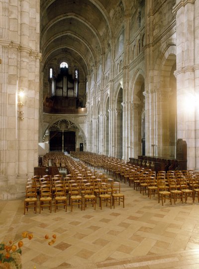 Interno della Cattedrale di Saint-Lazare d