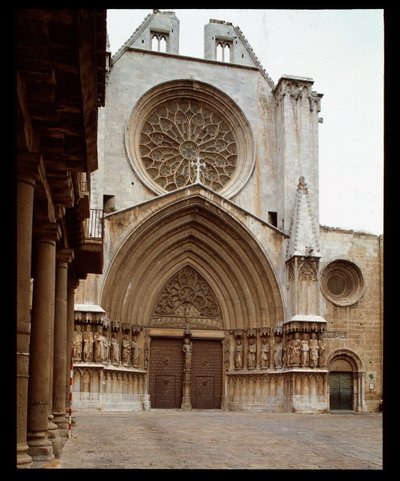 Arte romanica e gotica: facciata della Cattedrale di Santa Tecla a Tarragona da Romanesque