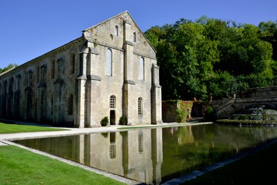 Architettura romanica: vista esterna della forgia dell