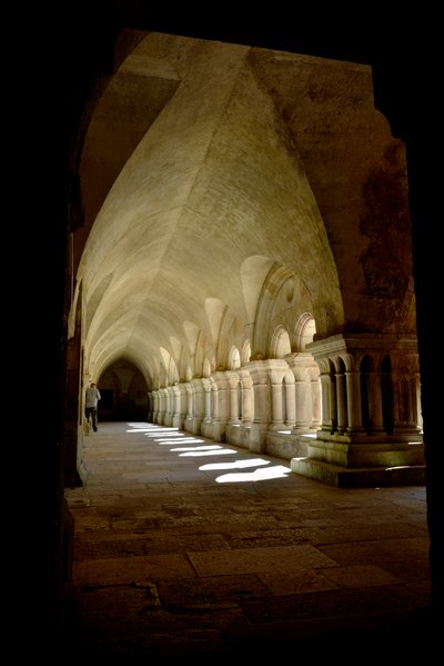 Architettura romanica: galleria del chiostro dell