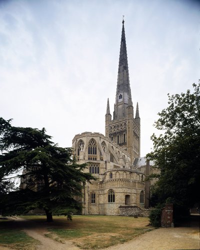 Arte romanica: veduta della Cattedrale della Santissima Trinità, fondata sotto il vescovo di Norwich Herbert de Losinga da Romanesque